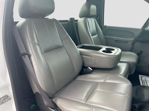 Used 2011 GMC Sierra 3500 W/T RWD image 25