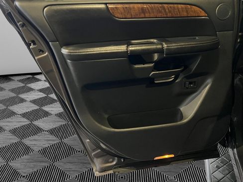 Used 2013 Nissan Armada Platinum image 23