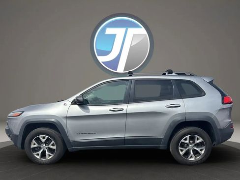 Used 2017 Jeep Cherokee Trailhawk w/ Comfort/Convenience Group AWD/4WD image 12