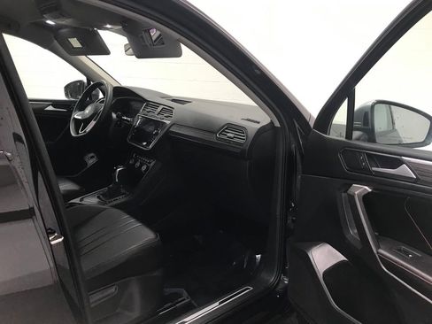 Used 2024 Volkswagen Tiguan SE image 34