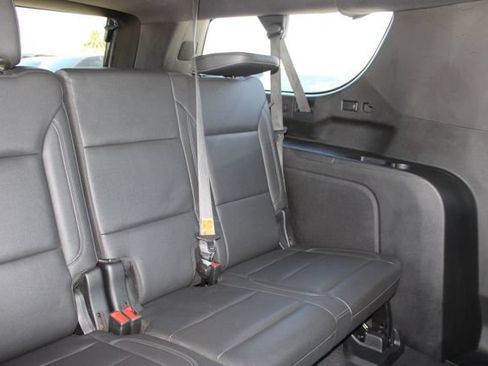 Used 2021 Chevrolet Suburban LT AWD/4WD image 7