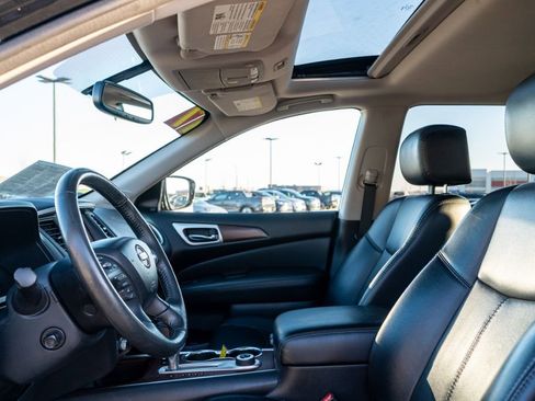 Used 2017 Nissan Pathfinder Platinum w/ Family Entertainment Package image 28