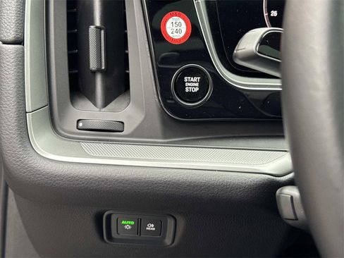 Used 2024 Porsche Cayenne image 30