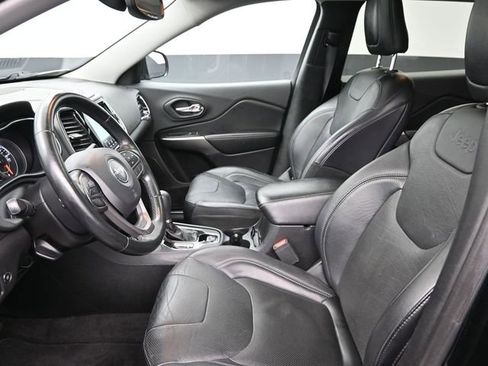 Used 2019 Jeep Cherokee Limited image 26