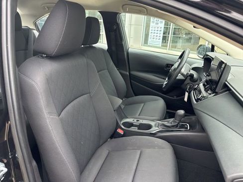 Used 2025 Toyota Corolla LE image 31