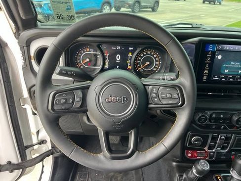 Used 2024 Jeep Gladiator Sport AWD/4WD image 15