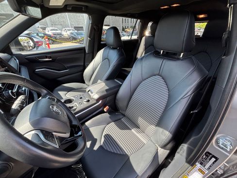 Used 2025 Toyota Highlander XSE AWD/4WD image 40