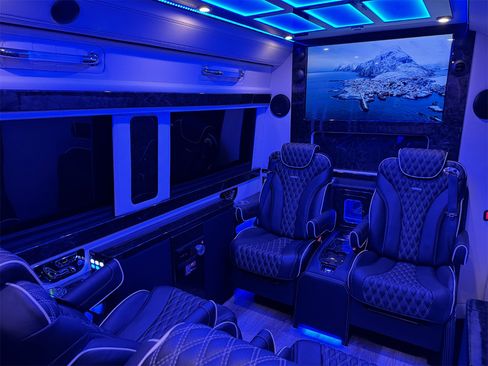 Used 2024 Mercedes-Benz Sprinter 3500 image 17