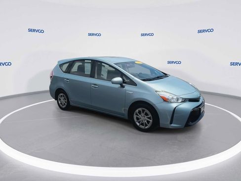 Used 2017 Toyota Prius V Three FWD image 2