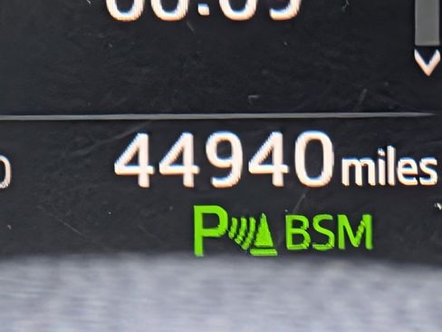 Used 2017 Toyota RAV4 Limited image 17