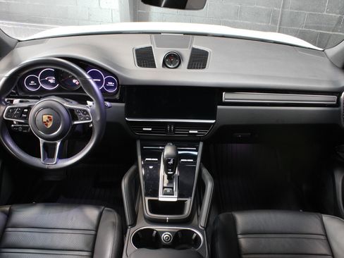 Used 2022 Porsche Cayenne Platinum Edition image 33
