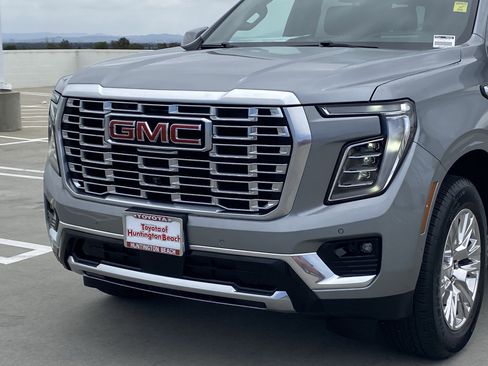 Used 2025 GMC Yukon XL Denali AWD/4WD image 6