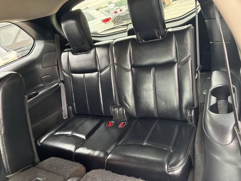 Used 2019 Nissan Pathfinder SL FWD image 11
