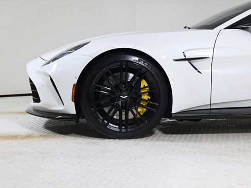 Used 2025 Aston Martin V8 Vantage Coupe image 4