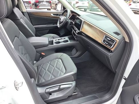 Used 2024 Volkswagen Atlas SE FWD image 16