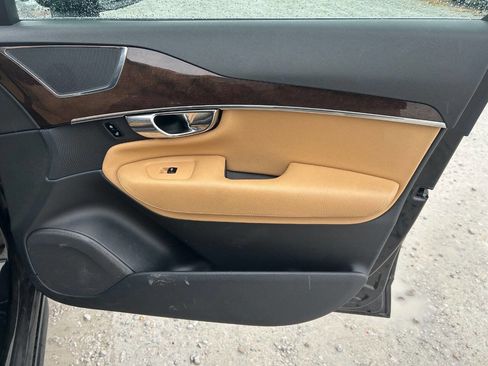 Used 2016 Volvo XC90 T6 Momentum w/ Momentum Plus Package image 20