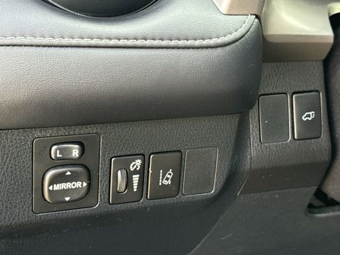 Used 2018 Toyota RAV4 XLE FWD image 23