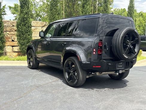 Certified 2024 Land Rover Defender 110 X-Dynamic SE AWD/4WD image 3