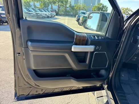 Used 2019 Ford F150 Lariat image 12