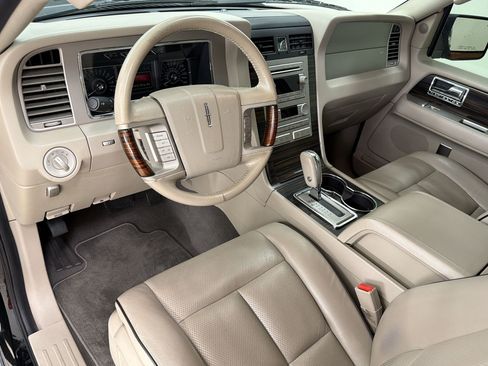 Used 2007 Lincoln Navigator 2WD image 4