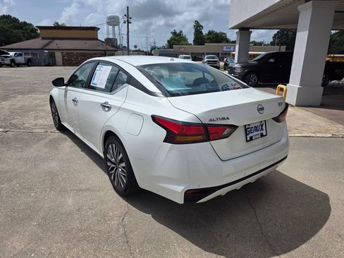 Used 2025 Nissan Altima 2.5 SV FWD image 5