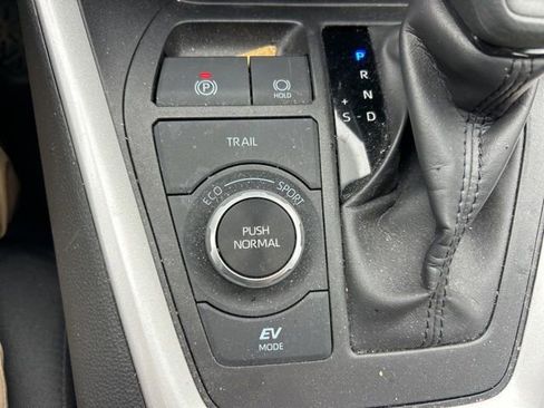 Used 2024 Toyota RAV4 XLE w/ Convenience Package image 18