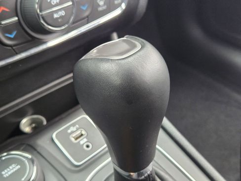 Used 2022 Jeep Cherokee Latitude Lux image 24