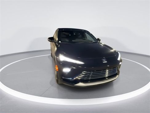 Used 2024 Buick Envista Preferred w/ Convenience I Package image 3