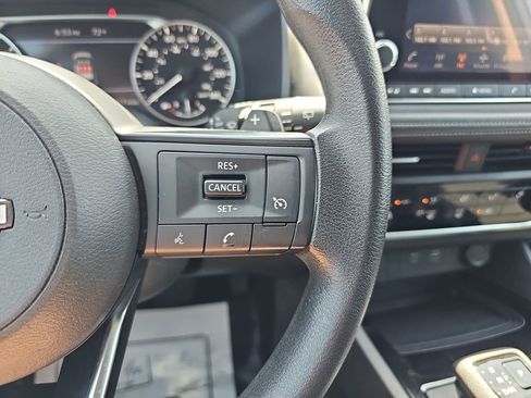 Used 2023 Nissan Rogue S image 21