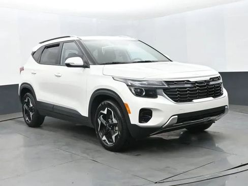 Used 2025 Kia Seltos S FWD image 2
