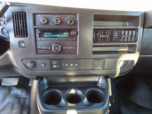 Used 2018 Chevrolet Express 3500 Work Van w/ Driver Convenience Package image 5