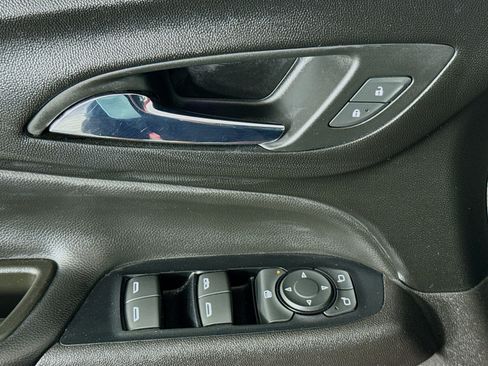 Used 2019 Chevrolet Equinox LT w/ Driver Convenience Package FWD image 22