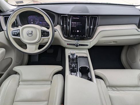 Certified 2022 Volvo XC60 B5 Inscription w/ Advanced Package image 15