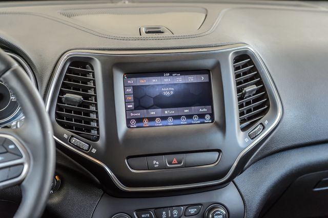 Used 2019 Jeep Cherokee Latitude Plus FWD image 29