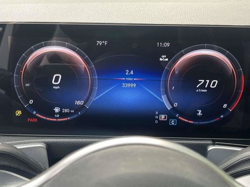 Used 2023 Mercedes-Benz GLB 250 4MATIC image 3