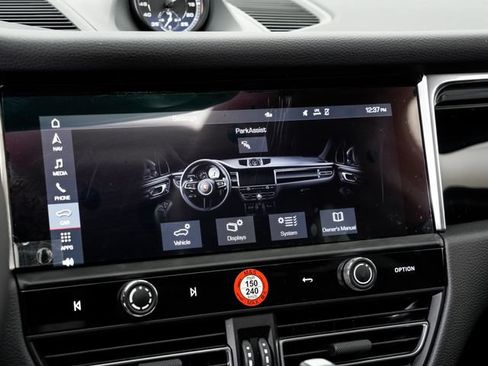 Certified 2026 Porsche Macan AWD/4WD image 17
