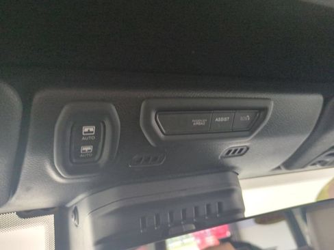 Used 2022 Jeep Wrangler Unlimited Sahara w/ Cold Weather Group AWD/4WD image 23