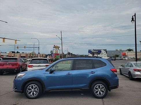 Used 2024 Subaru Forester Premium AWD/4WD image 2