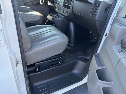 Used 2022 Chevrolet Express 2500 w/ Driver Convenience Package image 8
