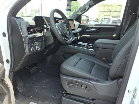 New 2026 Chevrolet Suburban Z71 w/ Comfort Package AWD/4WD image 11