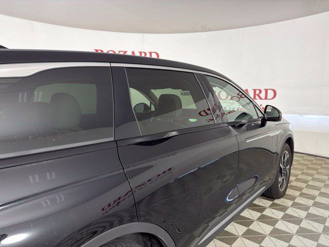 Used 2025 Lincoln Nautilus Premier AWD/4WD image 16