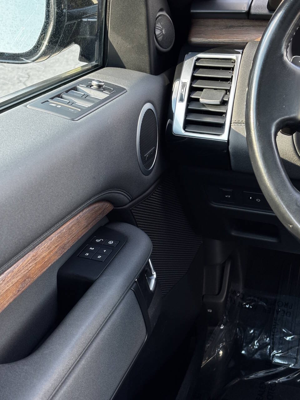 Used 2018 Land Rover Discovery HSE AWD/4WD image 29