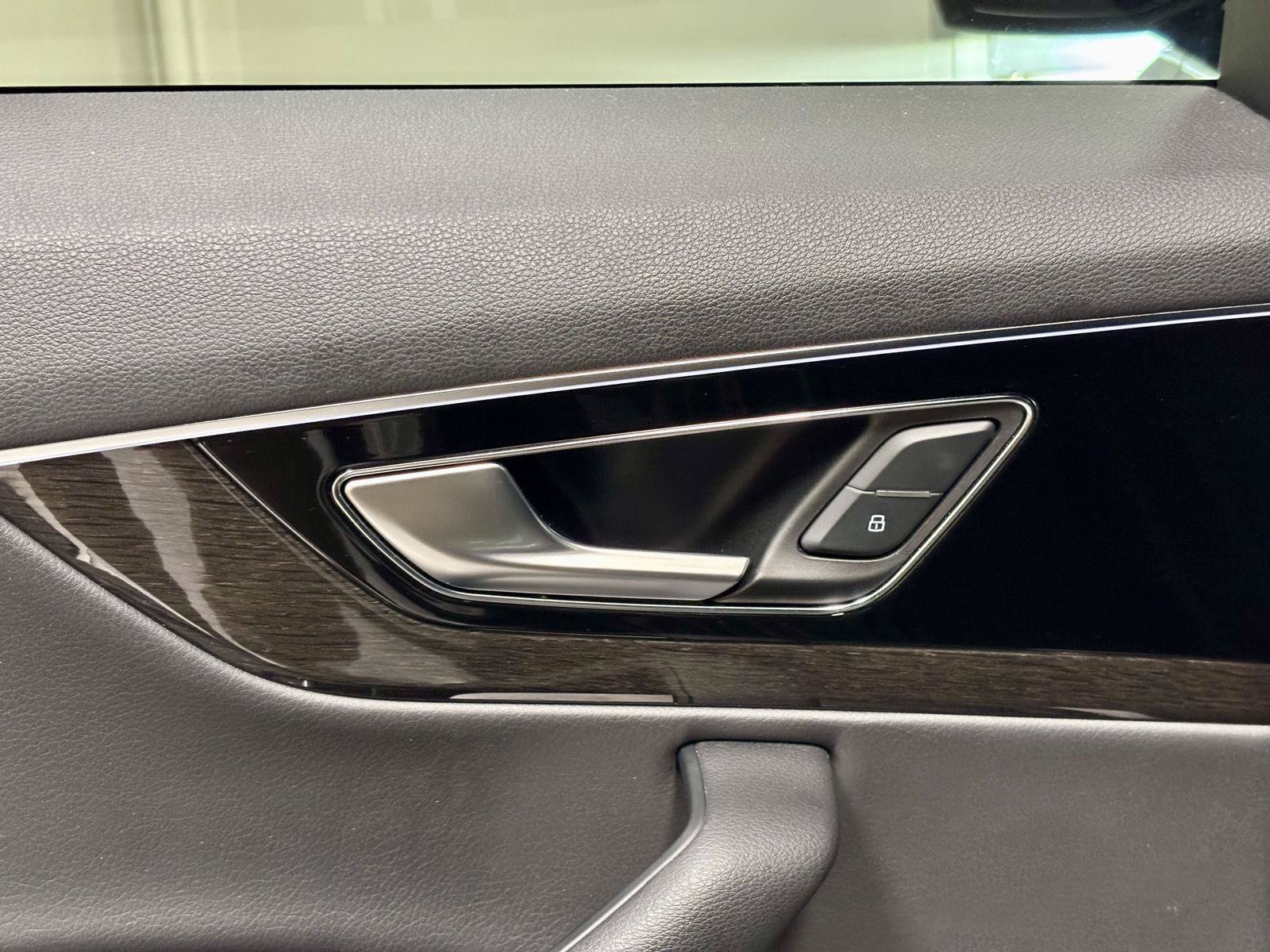 Used 2019 Audi Q7 3.0T Premium Plus w/ Premium Plus Package AWD/4WD image 22