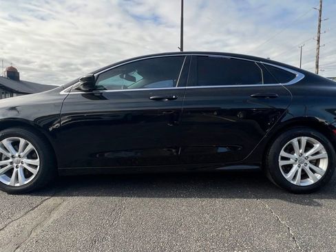 Used 2017 Chrysler 200 Limited Platinum FWD image 3