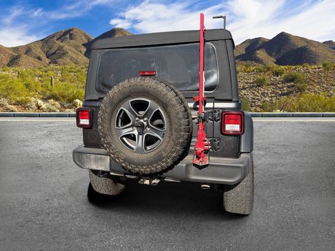 Used 2018 Jeep Wrangler Unlimited Sport S AWD/4WD image 3