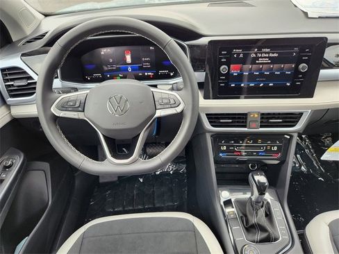New 2025 Volkswagen Taos SE image 28