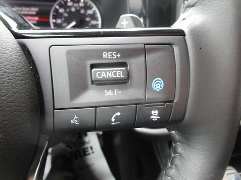 Used 2022 Nissan Pathfinder SV w/ SV Premium Package AWD/4WD image 31