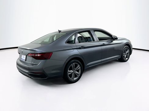 Used 2023 Volkswagen Jetta SE image 5