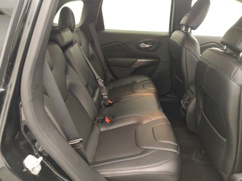Used 2019 Jeep Cherokee Latitude Plus AWD/4WD image 19