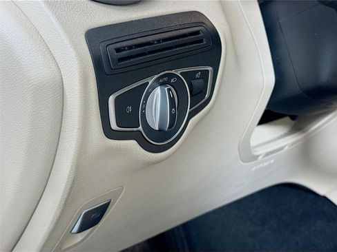 Used 2021 Mercedes-Benz GLC 300 image 7